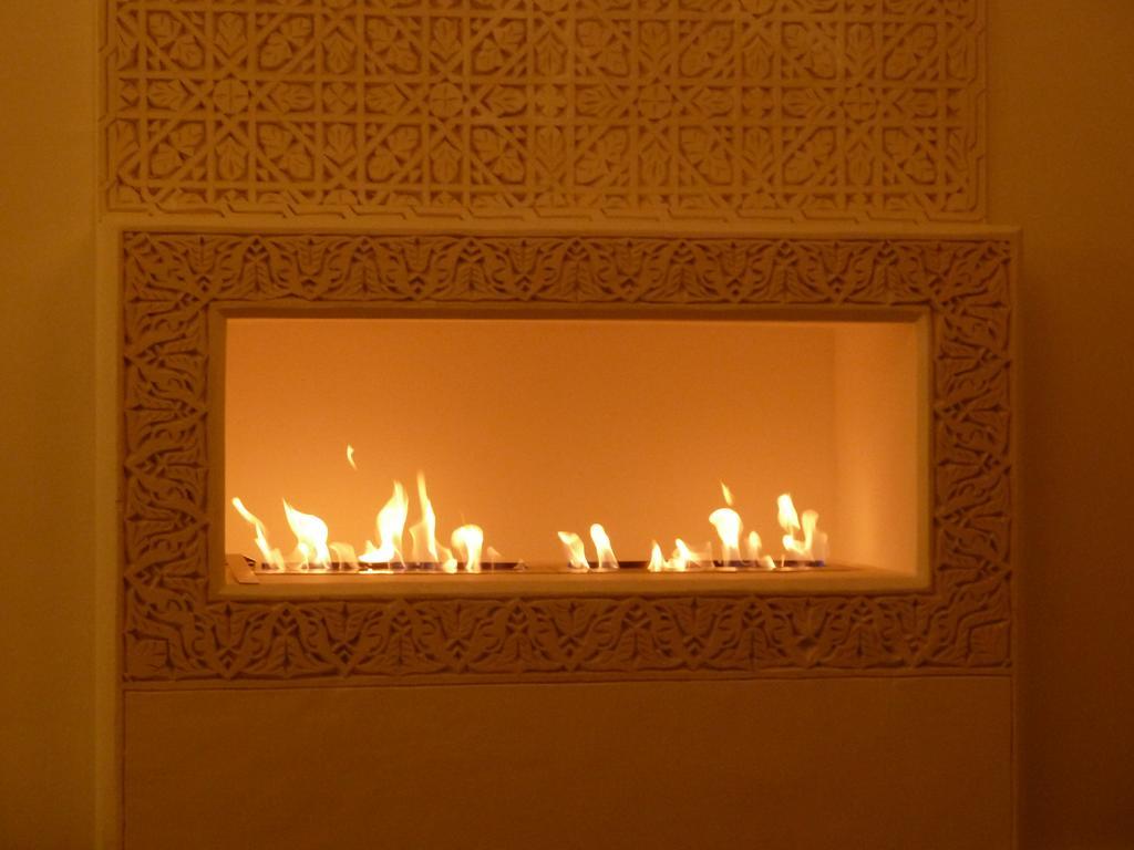 Riad Viva Marraquexe Exterior foto A fireplace in the palace