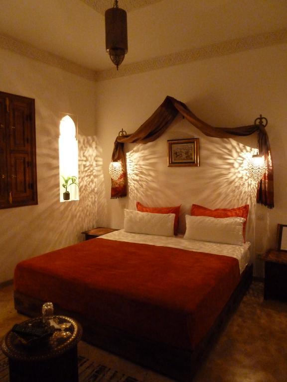 Riad Viva Marraquexe Exterior foto A bedroom in a Moroccan riad